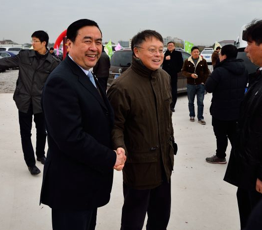 1493798164441842.jpg 趙振元同志與上海科技大學(xué)校長江綿恒親切交談.jpg