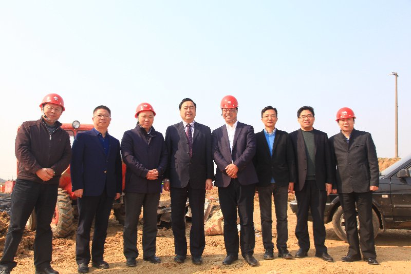 1496480101646048.jpg 8-趙振元同志一行與上海寶冶的現場同志們親切合影.jpg