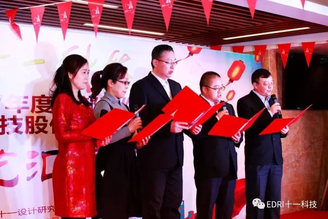 1496483736861410.jpg 18-華凱監(jiān)理表演詩朗誦《江南的雨》.webp.jpg