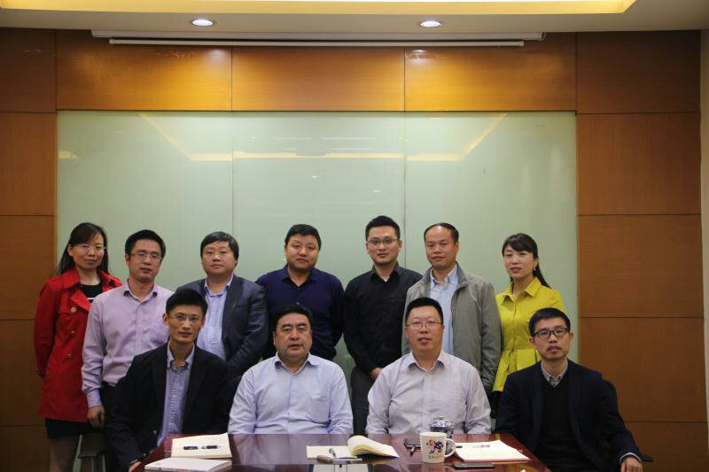 1496507344148368.jpg 4-趙振元同志和與會干部親切合影.jpg