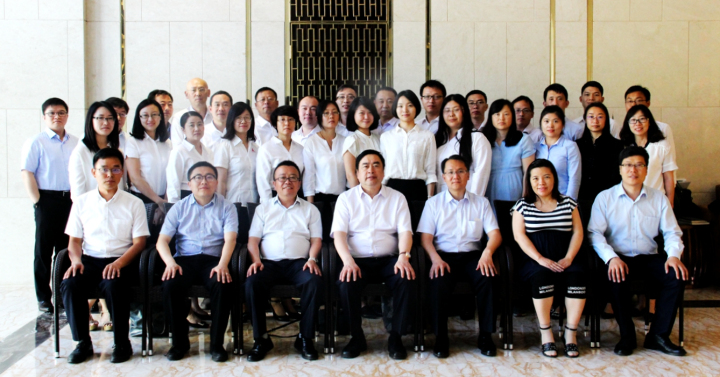 1496513311100076.jpg 10-趙振元同志與與會(huì)干部親切合影.jpg